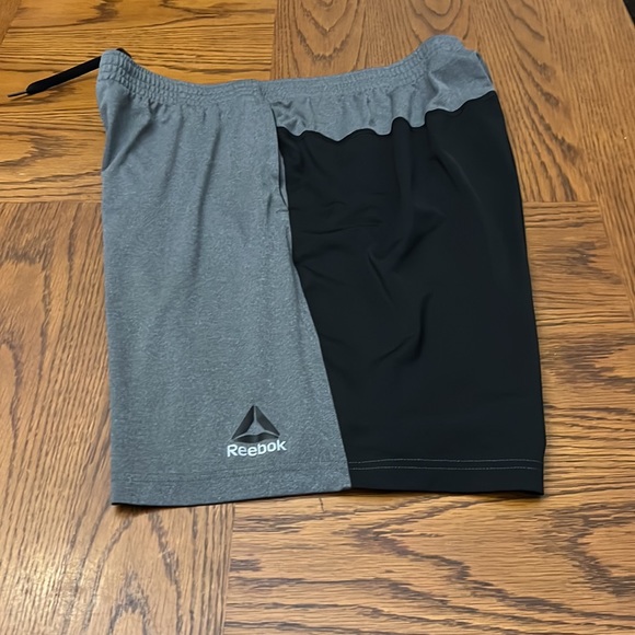 Mens reebok shorts - Picture 3 of 4